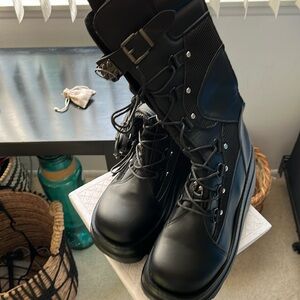 COMBAT BOOTS